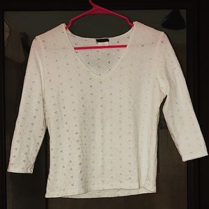 White short sleeved crop top with small detail